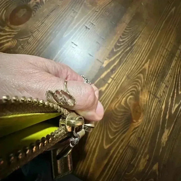 COACH BONNIE SIGNATURE ZIP CROSSBODY BAG GOLD - Picture 3 of 6